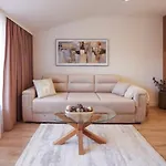 아파트 Designer At Pirin Sense 반스코